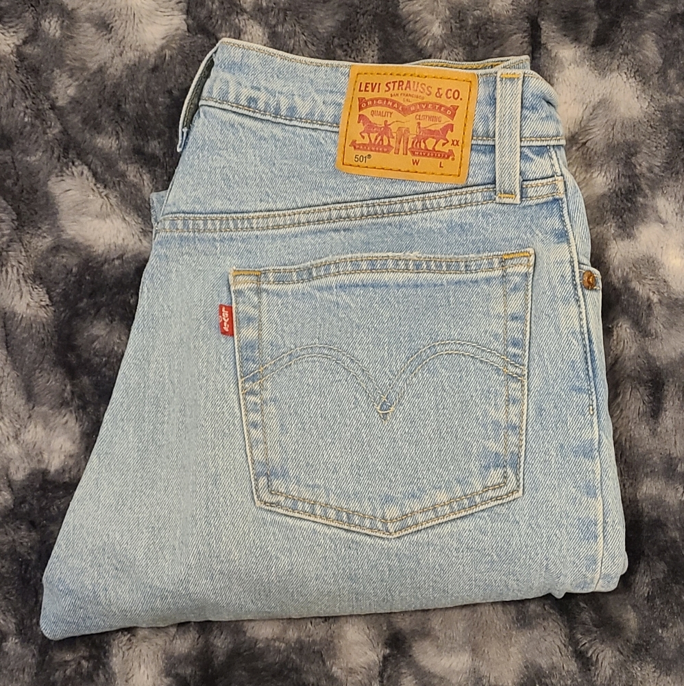 Levi’s 501- Size 27 in light wash